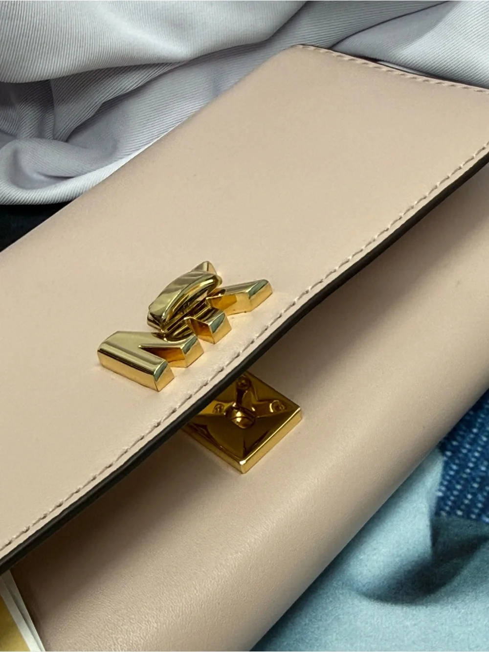 (new+tag) Michael Kors Large Leather Pink Wallet Clutch Gold MK Turnlock Logo